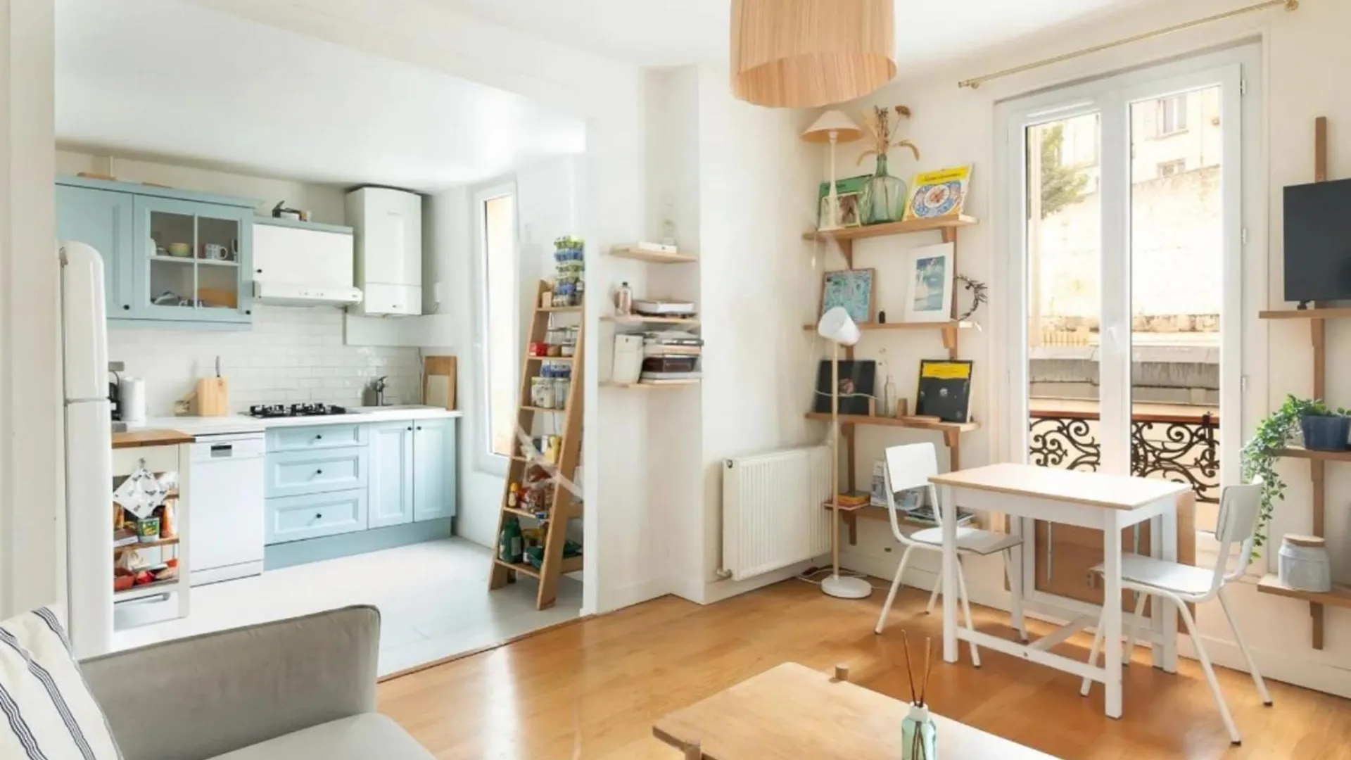 Charming Apartment Near Sacre Coeur contacts